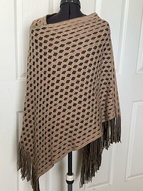 2 CHIC KNITTED FRINGE PONCHO